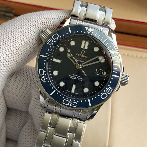 オメガ時計側面デザイン